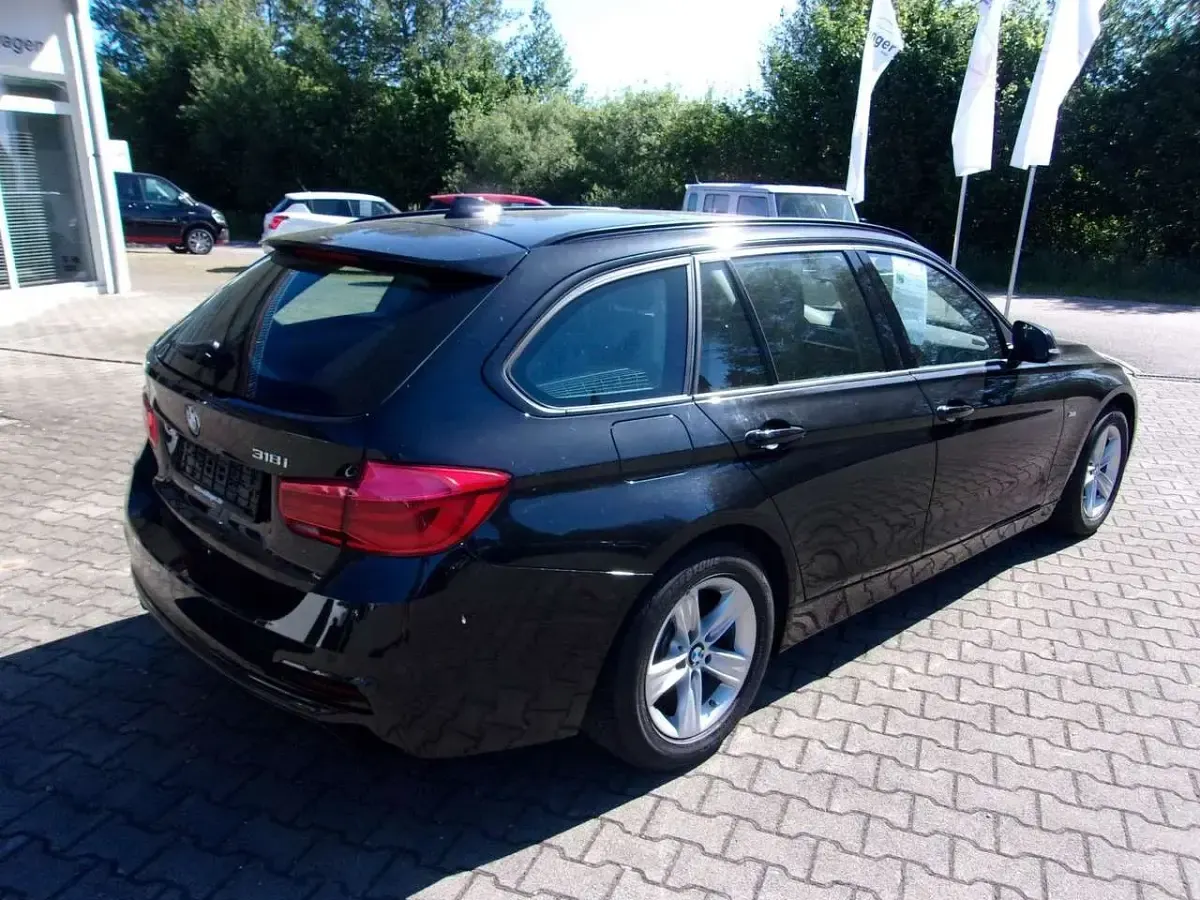 Gebraucht BMW 318 Sport Line 136 PS (100 kW) 2018 Schwarz Kombi