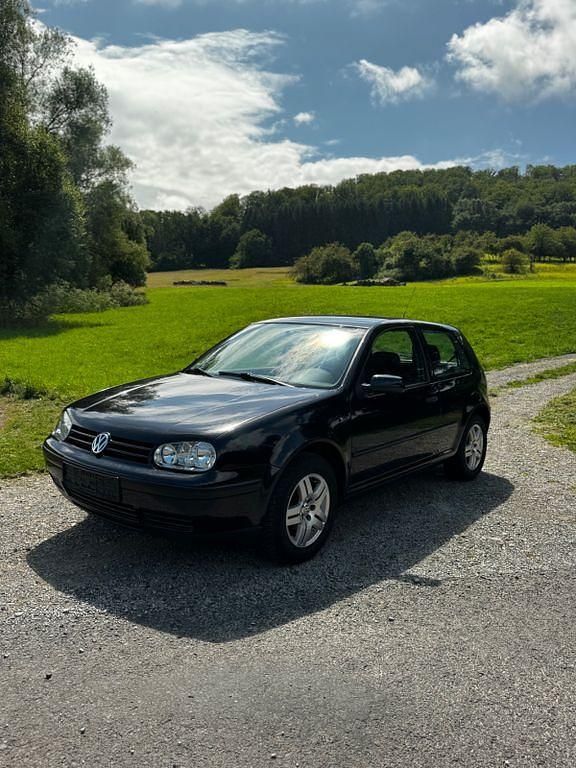 Schwarz Gebraucht 2001 VW Golf IV Edition Limousine | 1.690 € (Fairer Preis) - Bild 1/4