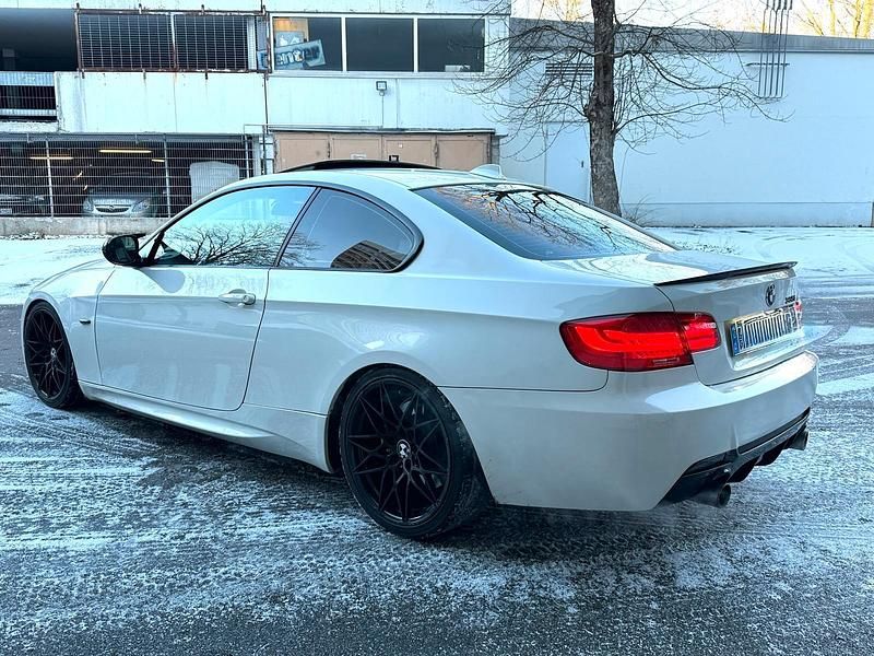 Gebraucht BMW 335 306 PS (225 kW) 2012 Weiß Coupé
