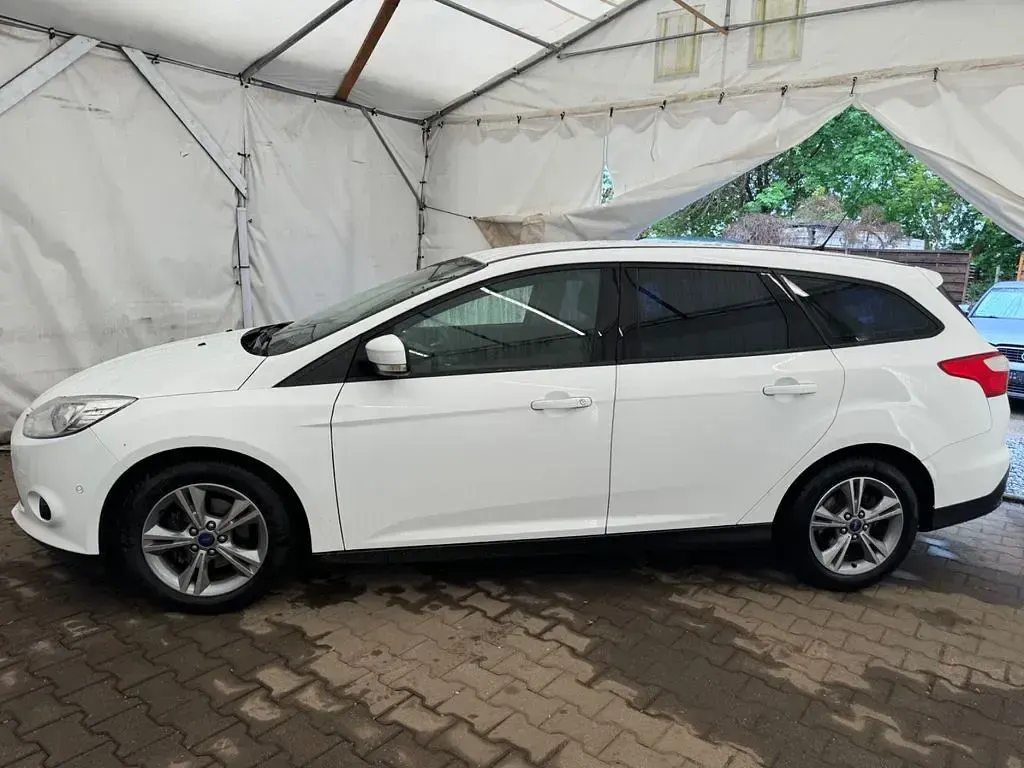Gebraucht Ford Focus SYNC Edition 125 PS (91 kW) 2014 Weiß Limousine