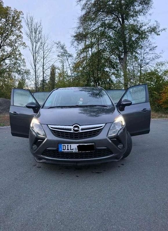 Grau Gebraucht 2012 Opel Zafira Tourer Edition Van / Kleinbus | 6.800 € (Fairer Preis) - Bild 1/4