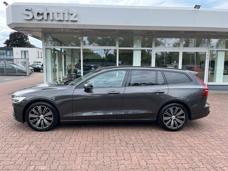 Grau Gebraucht 2024 Volvo V60 Plus Kombi | 37.850 € (Fairer Preis) - Bild 1/4