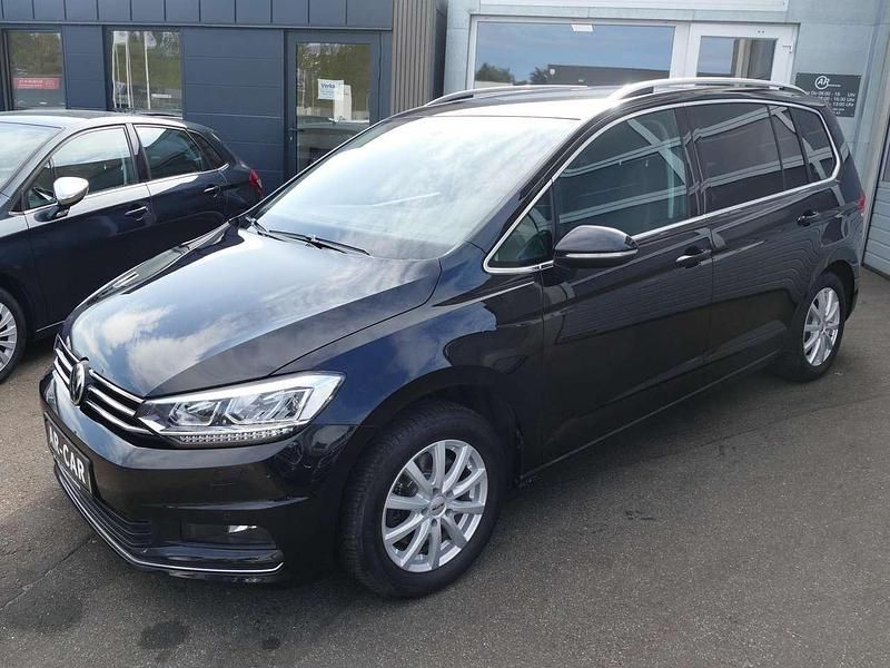 Schwarz Gebraucht 2017 VW Touran Highline Van / Kleinbus | 24.990 € (Fairer Preis) - Bild 1/4