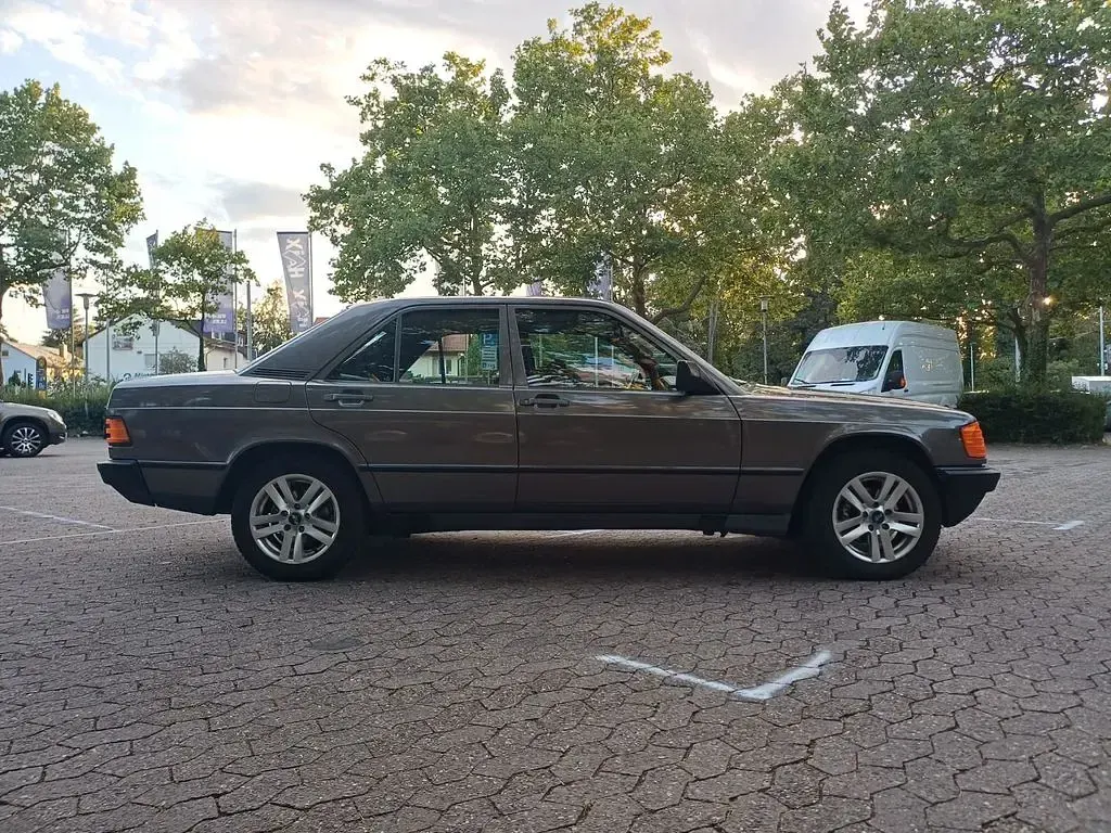 Gebraucht Mercedes 190 160 PS (117 kW) 1987 Grau Limousine