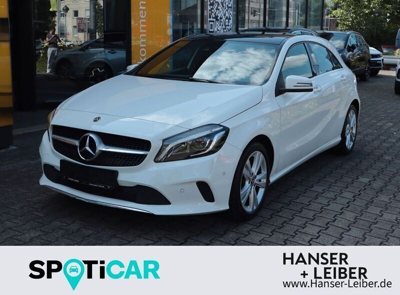 Weiß Gebraucht 2018 Mercedes A180 Urban Limousine | 16.990 € (Fairer Preis) - Bild 1/3