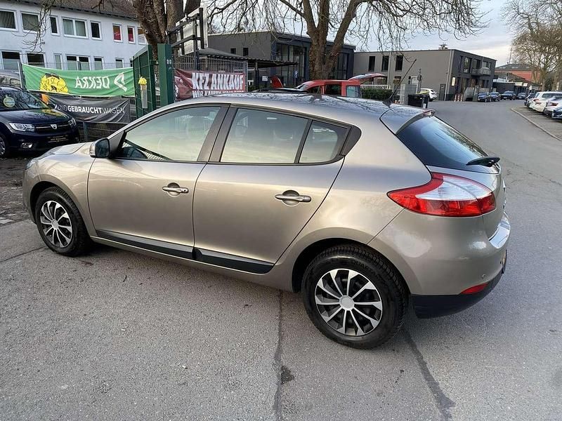 Gebraucht Renault Mégane Expression 101 PS (74 kW) 2010 Stone Limousine