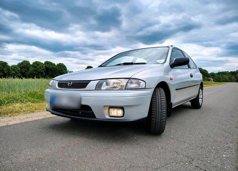 Gebraucht Mazda 323 73 PS (53 kW) 1998 Grau Kleinwagen