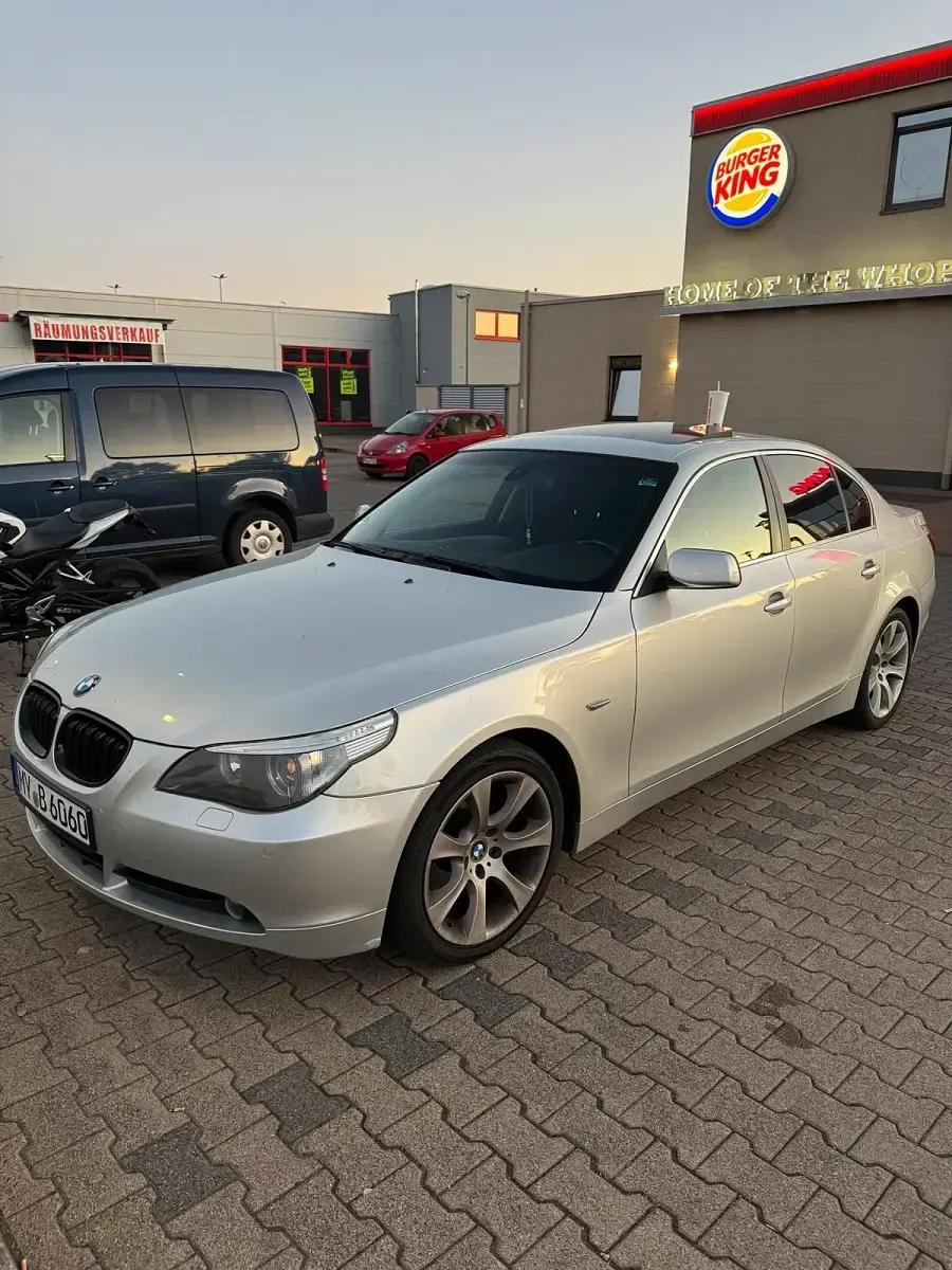 Gebraucht BMW 523 177 PS (130 kW) 2007 Silber Limousine