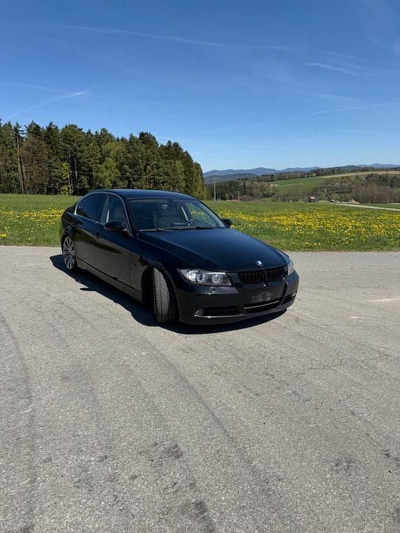 Second-hand BMW 325 Performance 197 CP (144 kW) 2007 Negru Berlinǎ