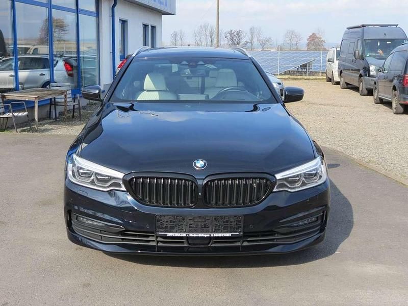 Gebraucht BMW 520 190 PS (139 kW) 2020 Azuritschwarz ii metallic Kombi