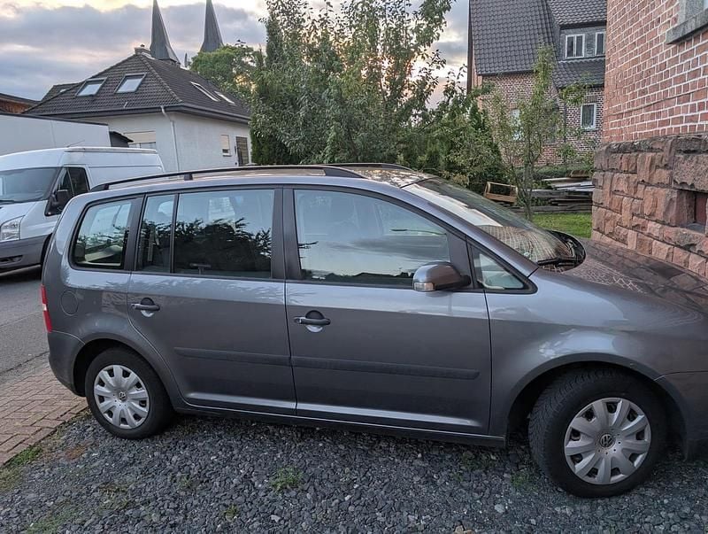 Grau Gebraucht 2004 VW Touran Van / Kleinbus | 1.200 € (Guter Preis) - Bild 1/4