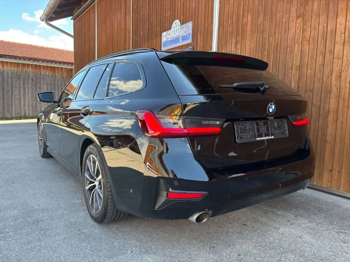 Gebraucht BMW 330 Sport Line 286 PS (210 kW) 2022 Schwarz ii Kombi