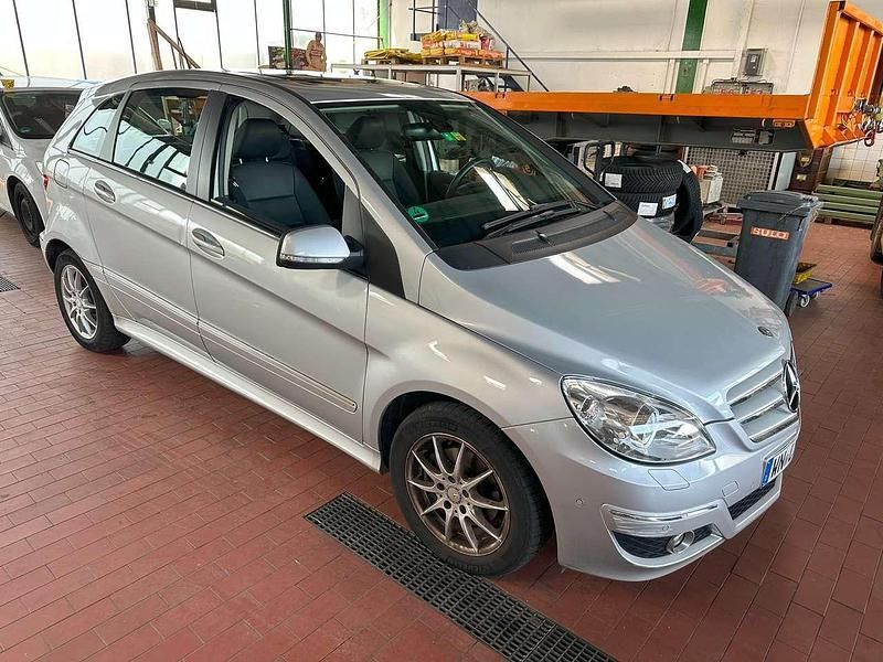 Brillantsilber metallic Gebraucht 2010 Mercedes B200 Van / Kleinbus | 4.600 € (Superpreis) - Bild 1/4