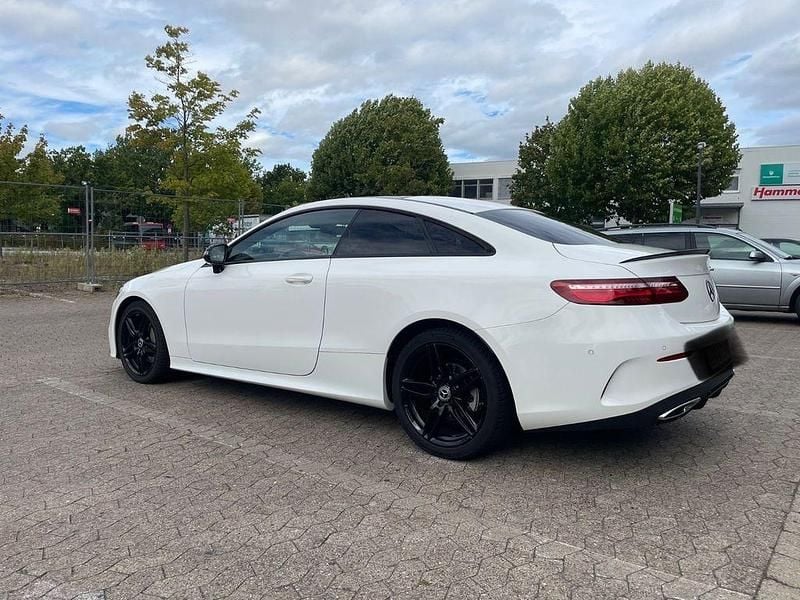 Gebraucht Mercedes E220 AMG line 194 PS (142 kW) 2019 Weiß Coupé
