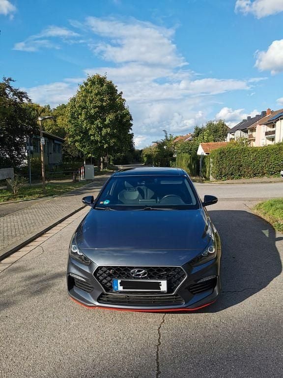 Grau Gebraucht 2018 Hyundai i30 N Performance Limousine | 22.100 € (Fairer Preis) - Bild 1/4