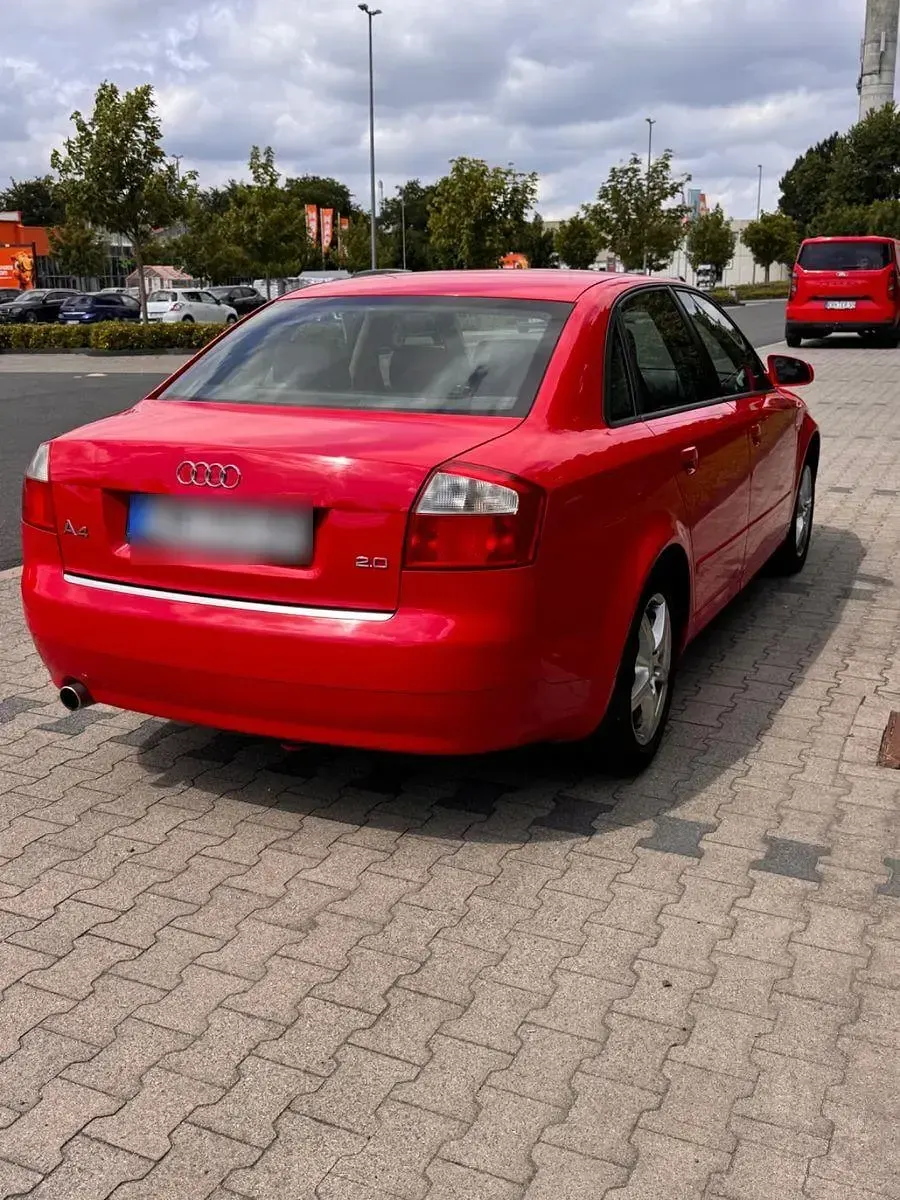 Gebraucht Audi A4 131 PS (96 kW) 2003 Rot Limousine