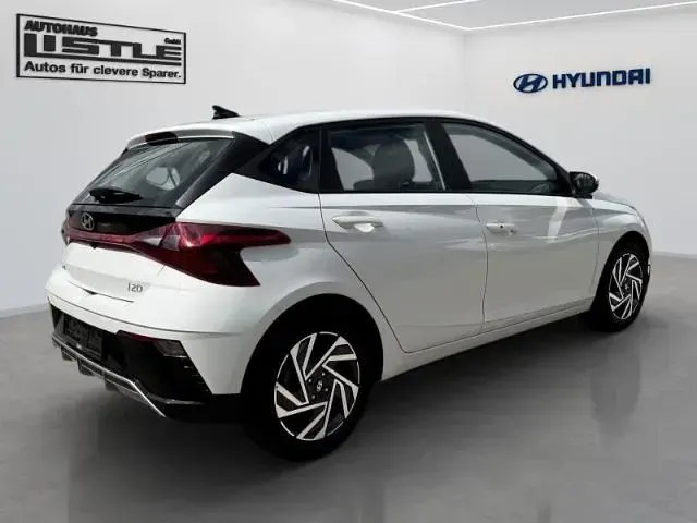 Gebraucht Hyundai i20 Trend 101 PS (74 kW) 2025 Silber Kleinwagen