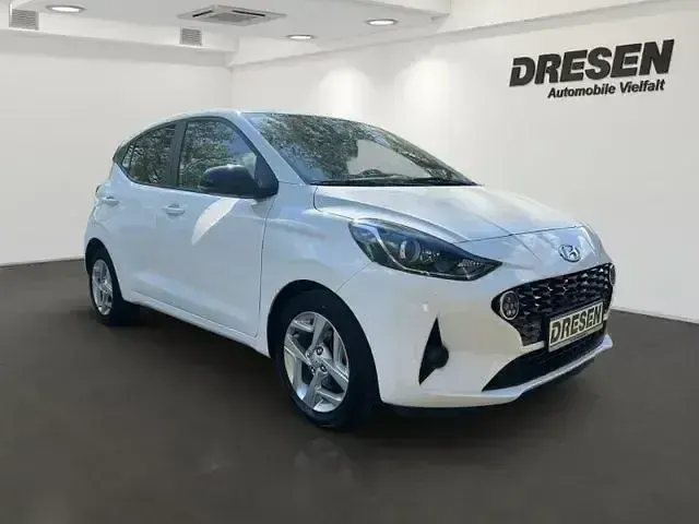 Gebraucht Hyundai i10 GO! 67 PS (49 kW) 2023 Weiss Kleinwagen