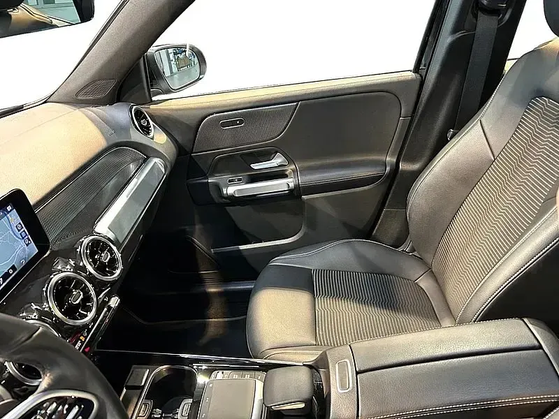 Gebraucht Mercedes GLB220 Progressive 190 PS (139 kW) 2022 Kosmosschwarz metallic SUV