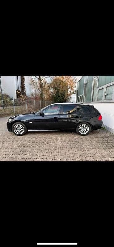 Gebraucht BMW 316 116 PS (85 kW) 2012 Schwarz Kombi
