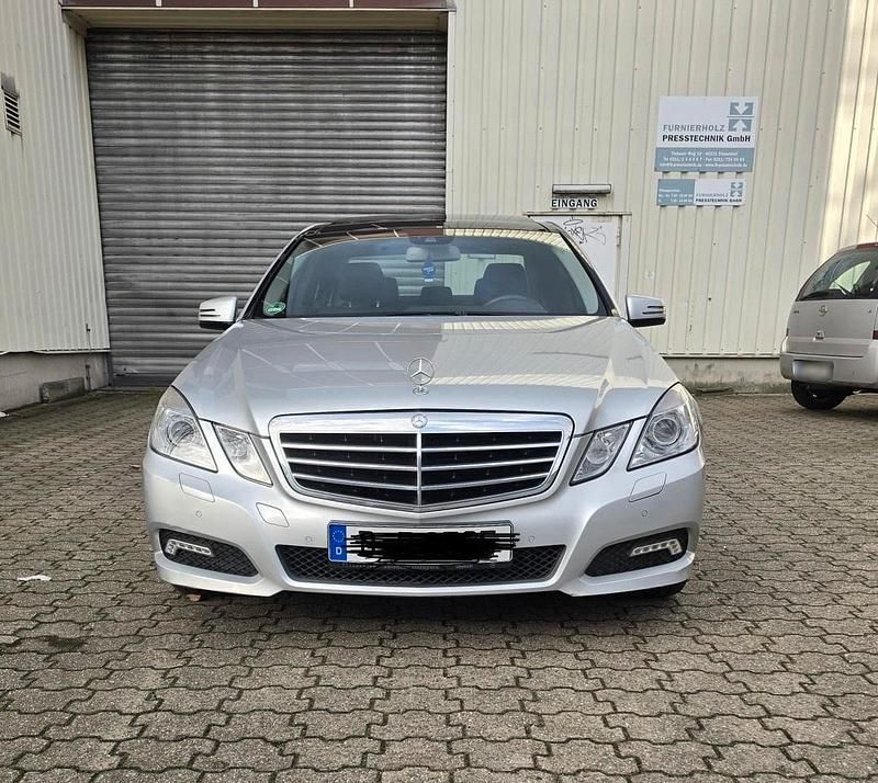 Gebraucht Mercedes E200 184 PS (135 kW) 2011 Grau Limousine