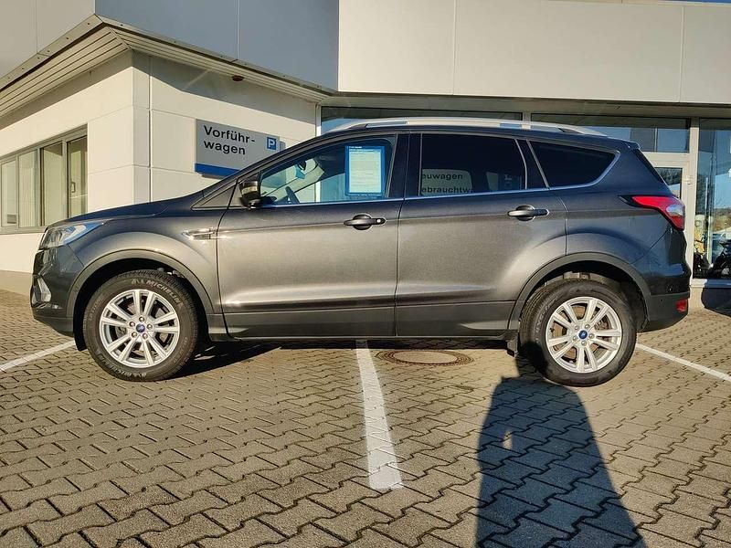 Gebraucht Ford Kuga Titanium 150 PS (110 kW) 2018 Unbekannt (metallic) SUV