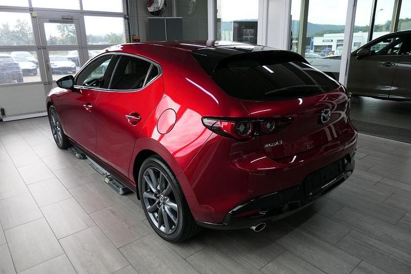 Neu Mazda 3 Exclusive 140 PS (102 kW) 2026 Rot Limousine