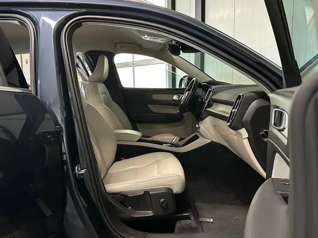 Gebraucht Volvo XC40 Inscription 179 PS (131 kW) 2020 Blau SUV