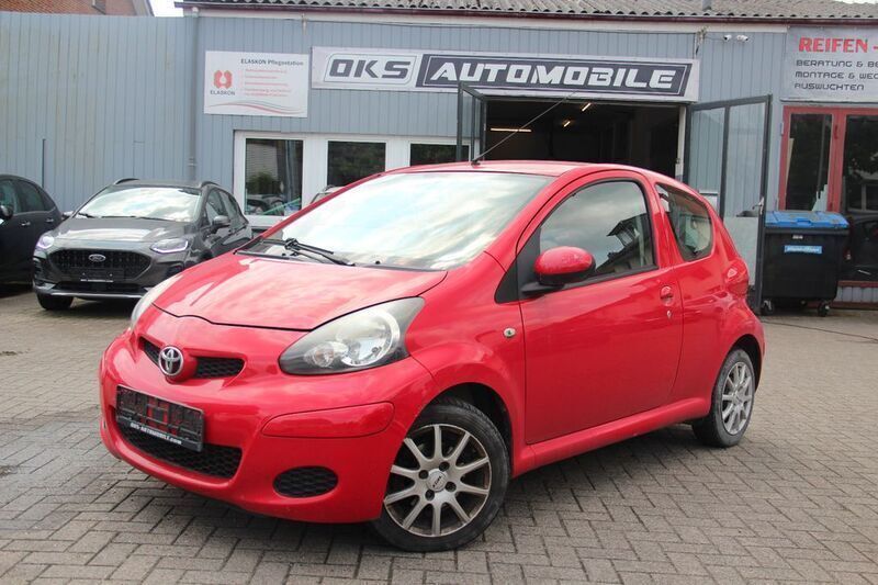 Rot Gebraucht 2009 Toyota Aygo Cool Kleinwagen | 1.049 € (Superpreis) - Bild 1/4