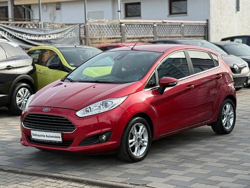 Gebraucht Ford Fiesta Titanium 140 PS (102 kW) 2016 Rot Limousine