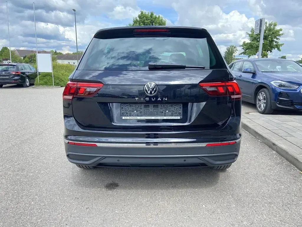 Gebraucht VW Tiguan Life 150 PS (110 kW) 2023 Schwarz SUV