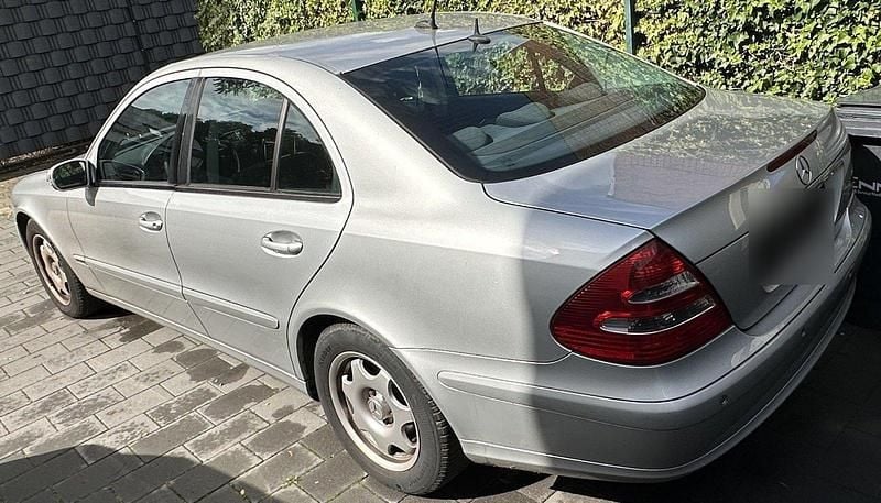 Gebraucht Mercedes E270 177 PS (130 kW) 2004 Silber Limousine
