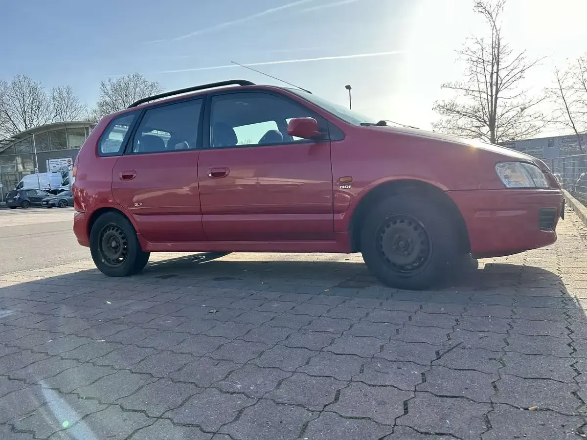 Gebraucht Mitsubishi Space Star 122 PS (89 kW) 2000 Rot Van / Kleinbus