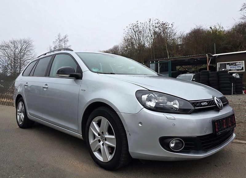 Silber Gebraucht 2013 VW Golf VII Match Kombi | 5.890 € (Guter Preis) - Bild 1/4