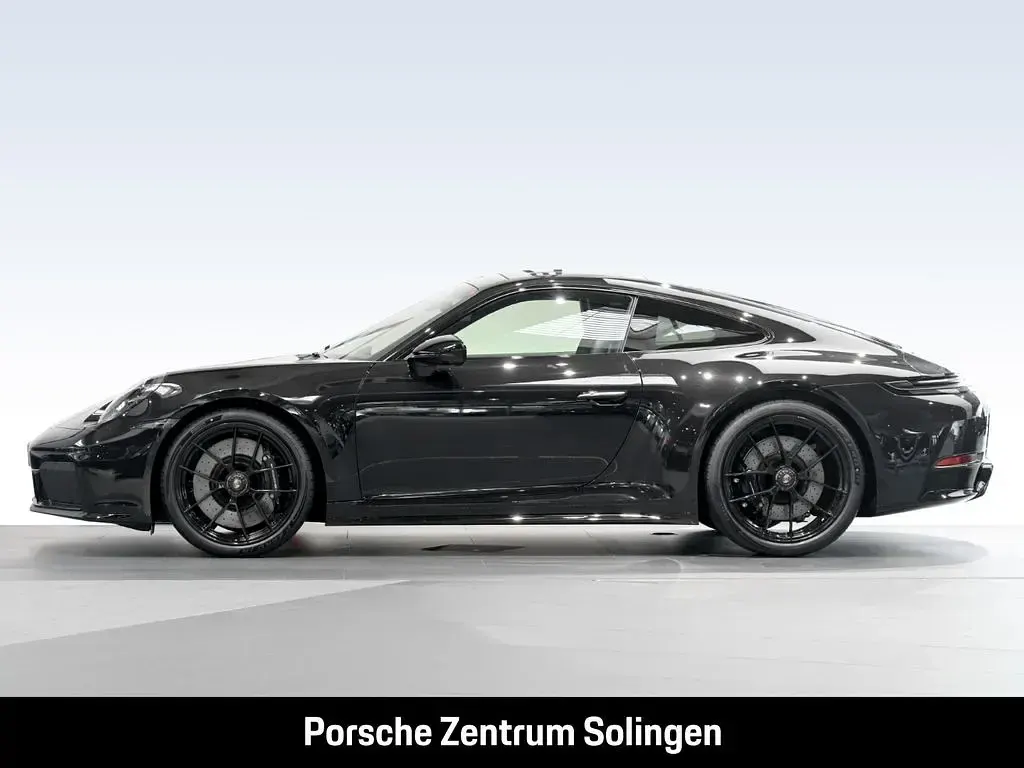 Gebraucht Porsche 911 Carrera 4 GTS 541 PS (397 kW) 2026 Tiefschwarzmetallic Coupé
