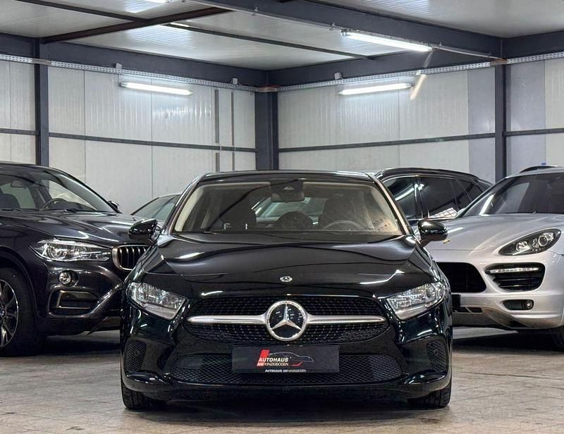 Gebraucht Mercedes A180 Business 116 PS (85 kW) 2021 Schwarz Limousine