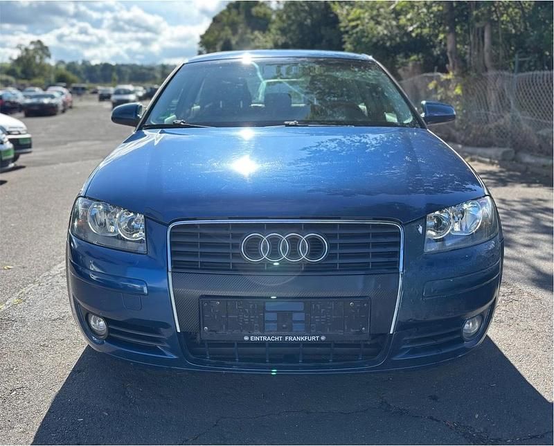 Blau Gebraucht 2004 Audi A3 Limousine | 990 € (Superpreis) - Bild 1/4