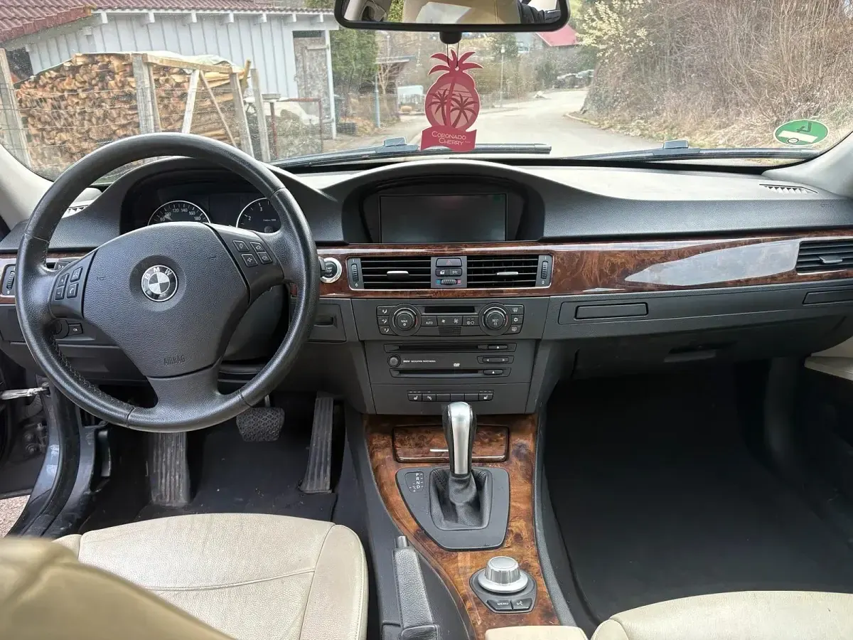 Gebraucht BMW 320 150 PS (110 kW) 2005 Grau Limousine