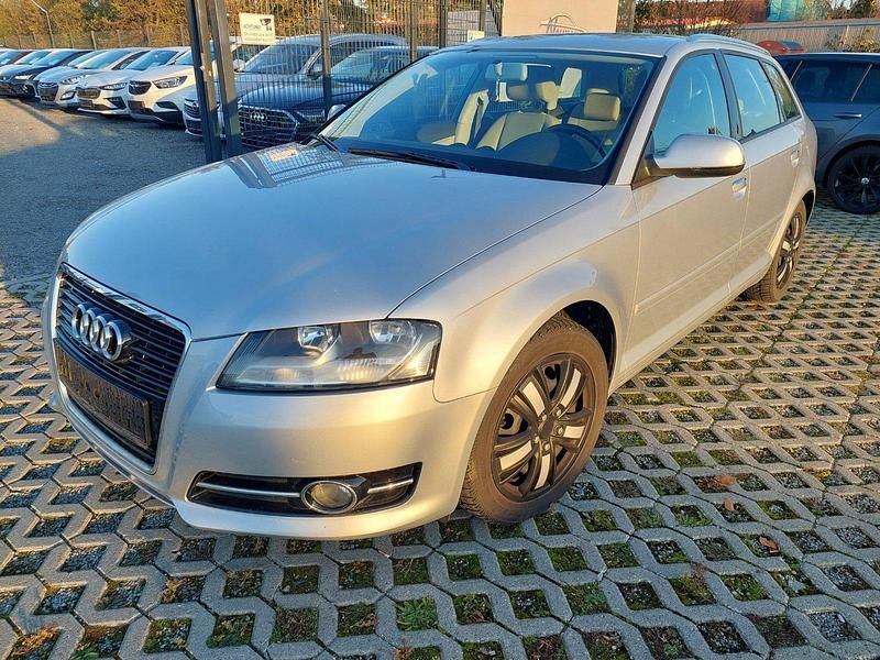 Grau Gebraucht 2011 Audi A3 Attraction Limousine | 7.390 € (Fairer Preis) - Bild 1/4