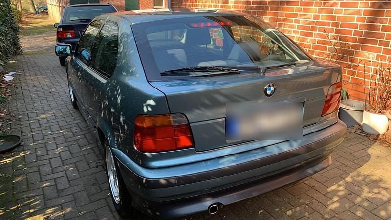 Używany BMW 318 140 KM (102 kW) 1997 Zielony Sedan/Limuzyna