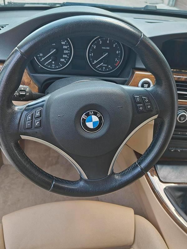 Gebraucht BMW 325 218 PS (160 kW) 2008 Schwarz Kombi