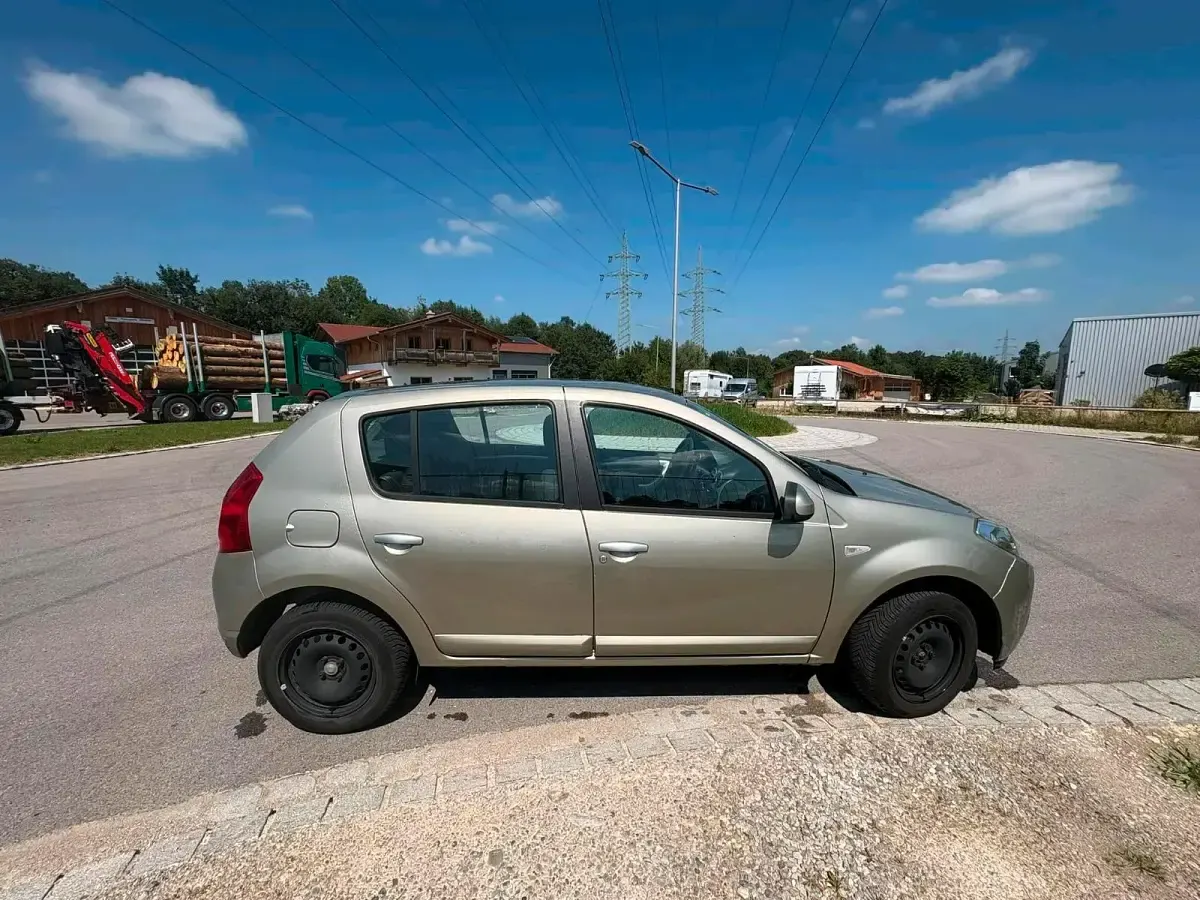 Gebraucht Dacia Sandero 75 PS (55 kW) 2011 Kleinwagen