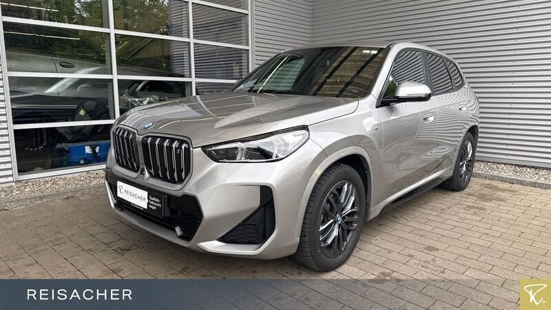 Spacesilber metallic Gebraucht 2023 BMW iX1 M Sport SUV | 37.199 € (Superpreis) - Bild 1/4