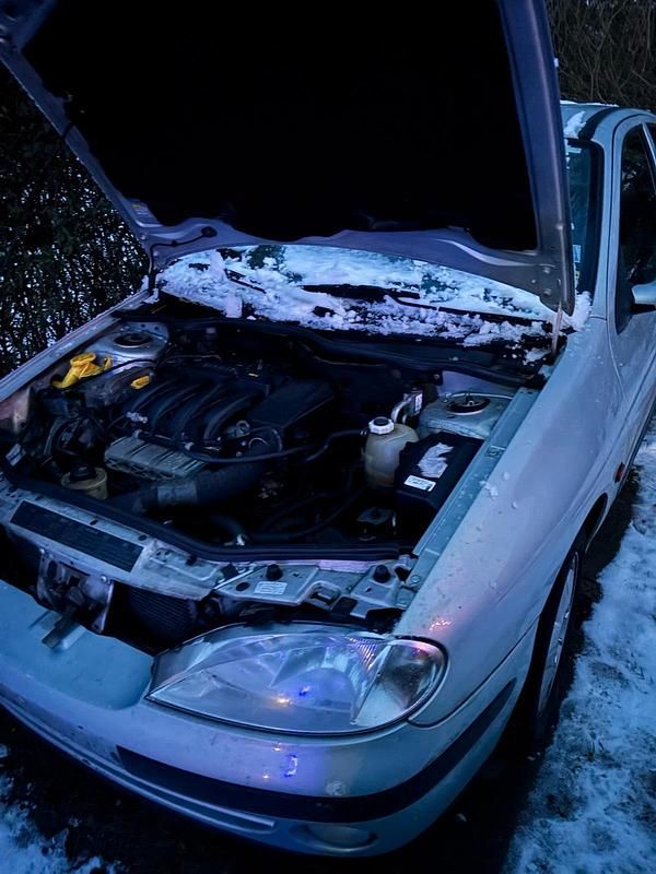 Gebraucht Renault Mégane Expression 107 PS (78 kW) 2000 Silber Kleinwagen