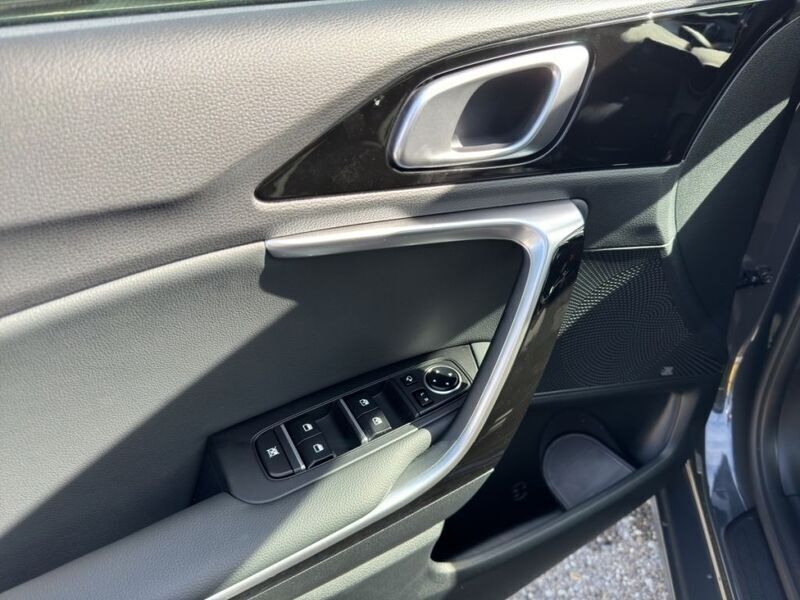 (h8g) dark penta metal m (metallic) Gebraucht 2024 Kia Ceed Limousine | 23.990 € (Guter Preis) - Bild 1/2