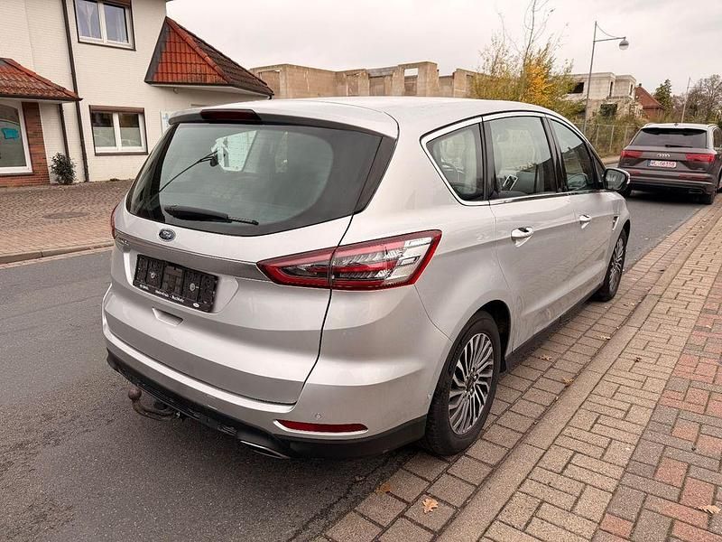 Gebraucht Ford S-MAX Titanium 190 PS (139 kW) 2019 Silber Van / Kleinbus