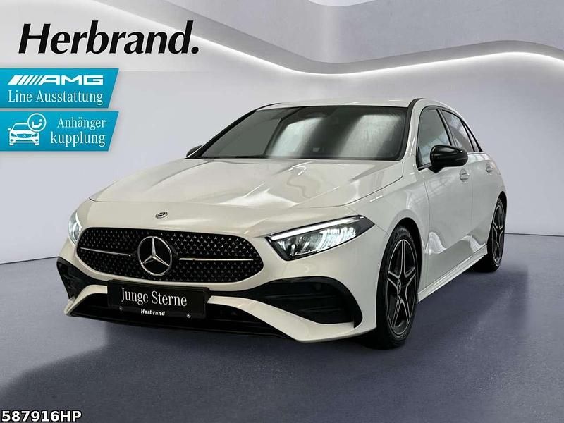 Weiss Gebraucht 2024 Mercedes A200 AMG line Limousine | 32.990 € (Fairer Preis) - Bild 1/4