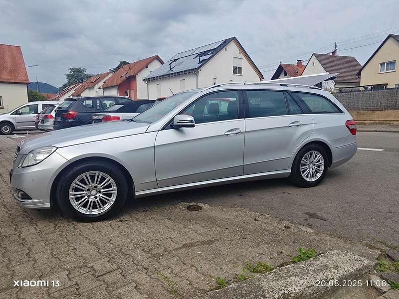 Gebraucht Mercedes E220 Elegance 170 PS (125 kW) 2011 Iridiumsilber  metalliclack Kombi