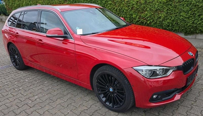 Rot Gebraucht 2017 BMW 330 Luxury Line Kombi | 21.499 € (Etwas zu teuer) - Bild 1/4