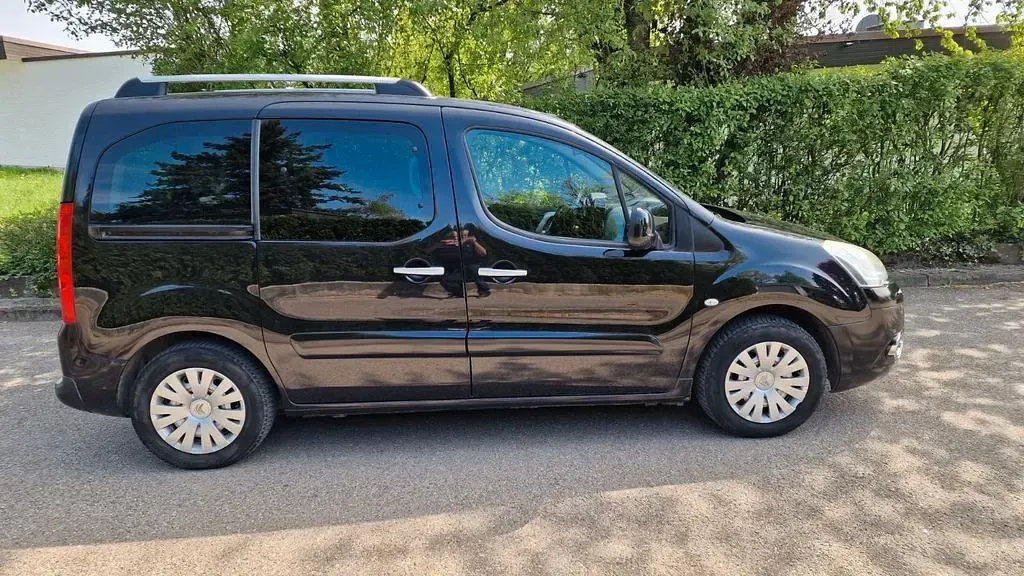 Gebraucht Citroën Berlingo Tendance 114 PS (83 kW) 2014 Schwarz Van / Kleinbus